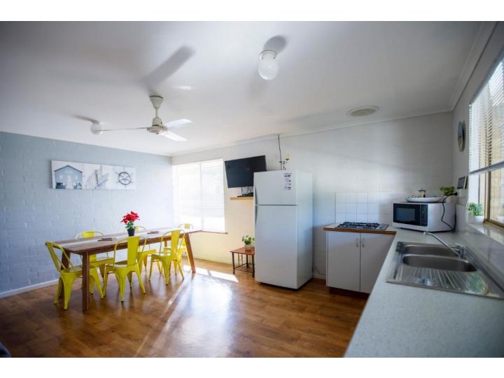 Shark Bay Seafront Apartments Aparthotel, Denham - imaginea 15
