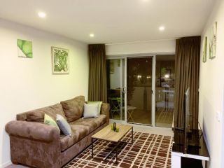 Tranquil, Relaxing Forrest Style Apartment - Braddon CBD Apartment, Canberra - 2