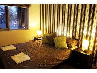 Tranquil, Relaxing Forrest Style Apartment - Braddon CBD Apartment, Canberra - 5