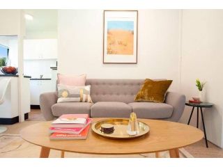 TREETOP RETREAT With Rooftop BBQ and Swimming Pool Apartment, Sydney - 1