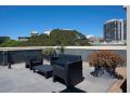 TREETOP RETREAT With Rooftop BBQ and Swimming Pool Apartment, Sydney - thumb 20