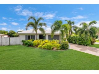 Trendy 4 bedroom in Fairfield Waters Guest house, Townsville - 2