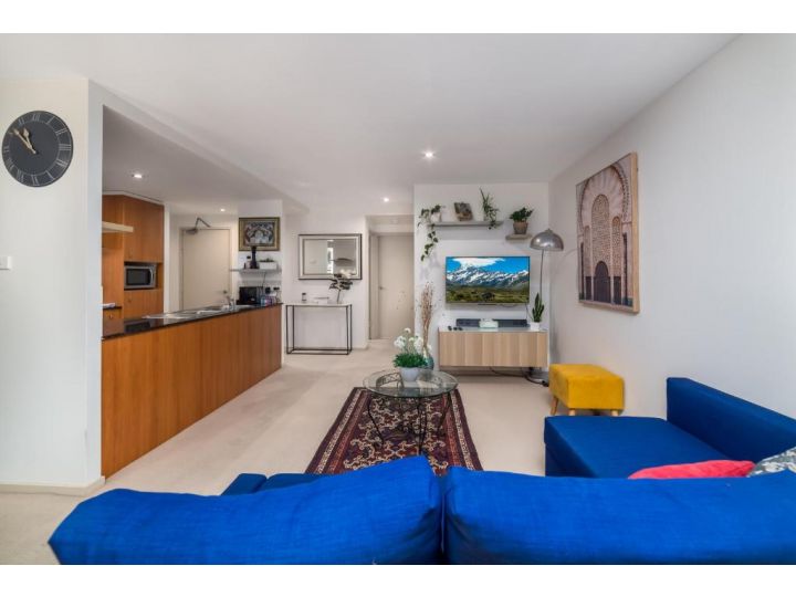 Trendy Braddon 1-Bed Apartment with Lush Courtyard Apartment, Canberra - imaginea 2