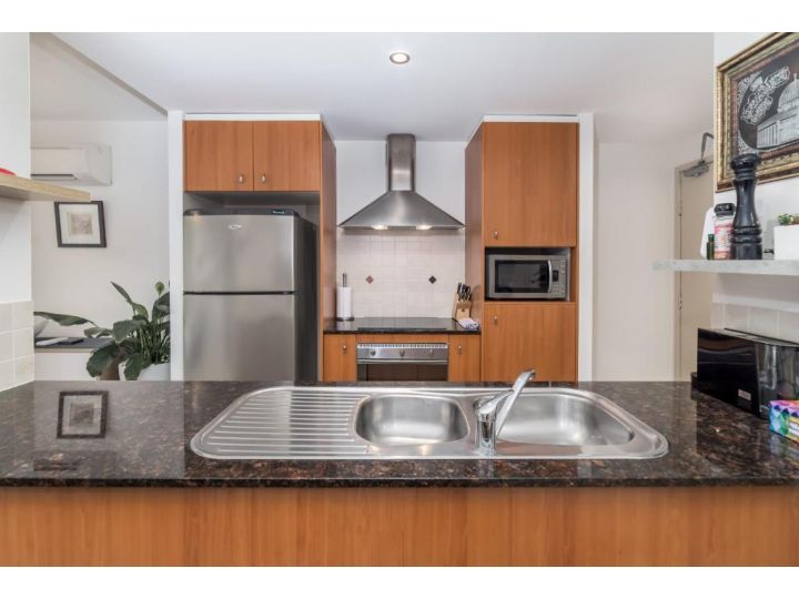 Trendy Braddon 1-Bed Apartment with Lush Courtyard Apartment, Canberra - imaginea 5