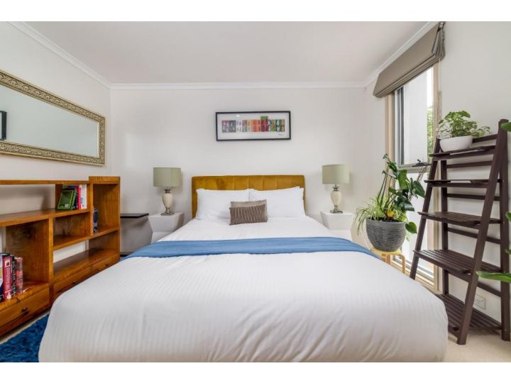 Trendy Braddon 1-Bed Apartment with Lush Courtyard Apartment, Canberra - imaginea 11