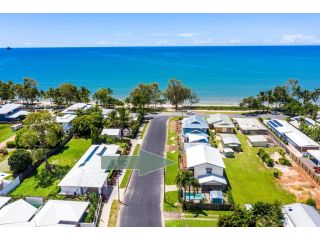 Tropical Beachside Oasis in Clifton Beach Guest house, Palm Cove - 1