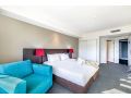 Tropical Dream Stay at The Esplanade with Pool Apartment, Darwin - thumb 4