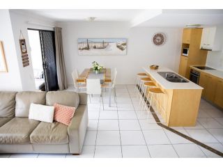 Tropical Getaway in 2 Bedroom Unit in 4 star Resort Apartment, Noosaville - 5