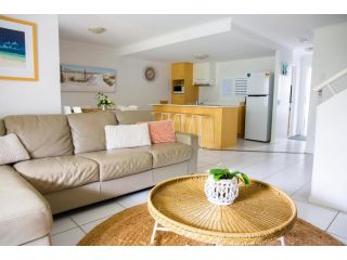 Tropical Getaway in 2 Bedroom Unit in 4 star Resort Apartment, Noosaville - 1