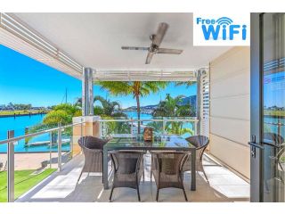 Tropical Marina Lifestyle at The Port of Airlie Apartment, Airlie Beach - 2