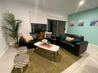 Tropical Ocean Vibe Holiday House in Strathpine Guest house, Queensland - 4
