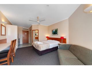 Tropical Queenslander Hotel, Cairns - 3