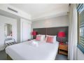 Tropical Resort Style Pool Escape with King Bed Apartment, Darwin - thumb 13