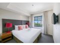 Tropical Resort Style Pool Escape with King Bed Apartment, Darwin - thumb 4