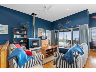 Tru Blu - Enjoy Sweeping 180 Degree Views of Gracetown in this Modern Family Beach House Guest house, Gracetown - 1