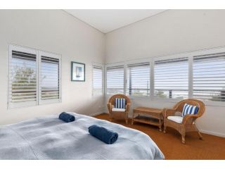 Tru Blu - Enjoy Sweeping 180 Degree Views of Gracetown in this Modern Family Beach House Guest house, Gracetown - 3