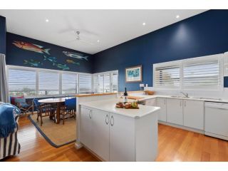 Tru Blu - Enjoy Sweeping 180 Degree Views of Gracetown in this Modern Family Beach House Guest house, Gracetown - 5