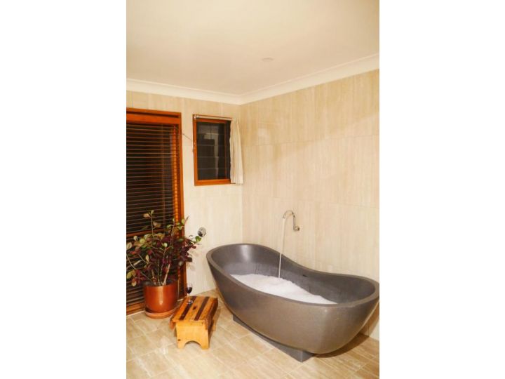 True North - 4BR Home & Garden in Bush Setting with Huge Bath Guest house, Bilpin - imaginea 16