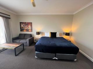 Tumbarumba Motel & Elms Restaurant Hotel, Tumbarumba - 1