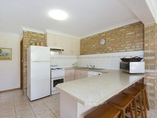 Tumut Unit 1 - Great unit in a central location to beaches, clubs and shopping Apartment, Coolangatta - 4