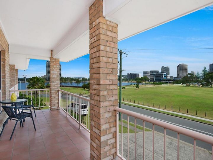 Tumut Unit 2 - Great unit in a central location to beaches, clubs and shopping Wi-Fi included Apartment, Coolangatta - imaginea 2