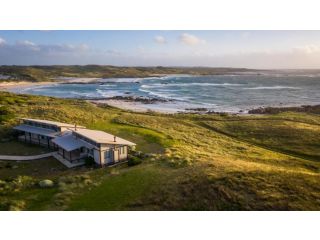 Turnstone Beach House Villa, King Island - 2