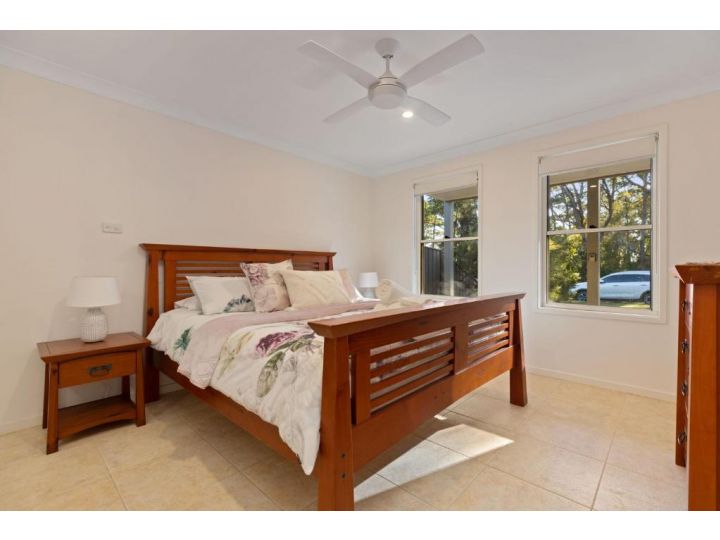 Twin Haven Waterfront Home 5 Minute Drive from Hyams Beach Guest house, Erowal Bay - imaginea 8