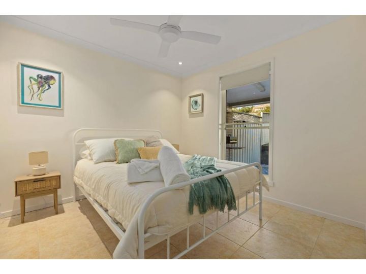 Twin Haven Waterfront Home 5 Minute Drive from Hyams Beach Guest house, Erowal Bay - imaginea 10