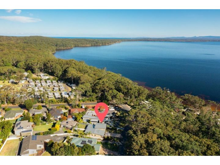 Twin Haven Waterfront Home 5 Minute Drive from Hyams Beach Guest house, Erowal Bay - imaginea 3