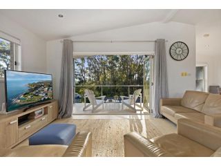 Twin Haven Waterfront Home 5 Minute Drive from Hyams Beach Guest house, Erowal Bay - 1