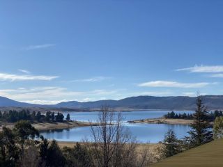 Twin Seasons 4 - Lake and Mountain Views Guest house, Jindabyne - 3