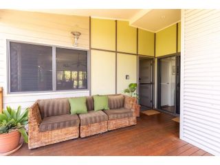 Two Bedroom Home near Nudgee Beach Guest house, Victoria - 5