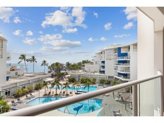 Two Bedroom Hamptons In Upmarket Resort - Ocean Views Apartment, Hervey Bay - 2