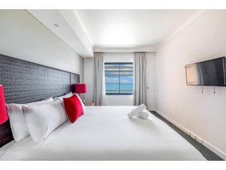 Two Private Oceanview Suites with Resort Pool Apartment, Darwin - 4