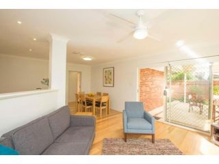 Mt Pleasant Short Stay Villa, Perth - 3