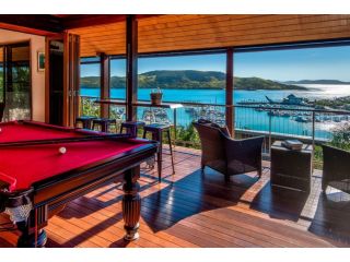 Uisce Luxury Holiday House Jacuzzi 2 Buggies Guest house, Hamilton Island - 2
