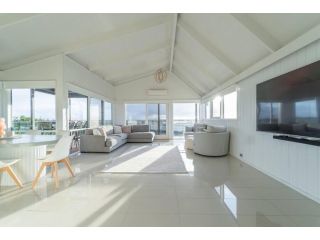 ORTON BEACH VIEWS 200m to BEACH & RESTAURANTS Guest house, Ocean Grove - 2