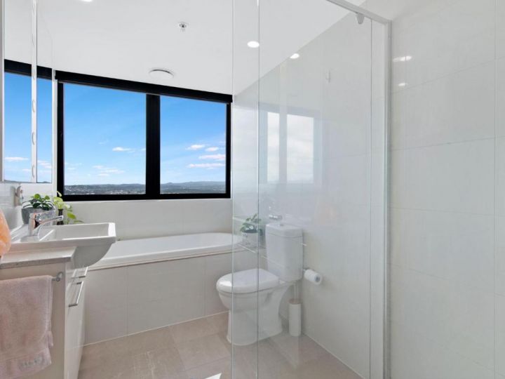 Ultimate Sky Home in Central Broadbeach Apartment, Gold Coast - imaginea 16