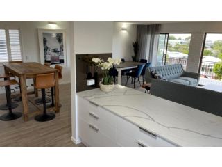 Ultra Modern, 3 Bedroom Apt At Kings Beach Guest house, Caloundra - 4