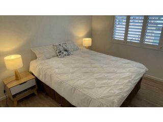 Ultra Modern, 3 Bedroom Apt At Kings Beach Guest house, Caloundra - 5