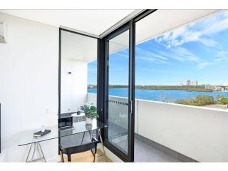 Unbeatable Water View Apartment, Sydney - 5