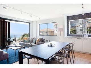 Stylish Apartment With Views Over Bondi Beach Apartment, Sydney - 4
