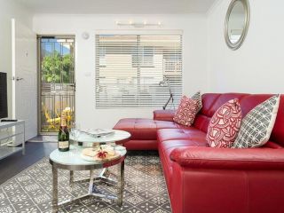 Understated Elegance Affordable Luxury Guest house, Albury - 4