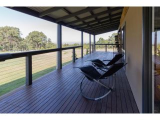 Studio 165 Hidden Gem on 50 acres with bay views Guest house, Victoria - 2