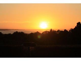 Studio 165 Hidden Gem on 50 acres with bay views Guest house, Victoria - 1