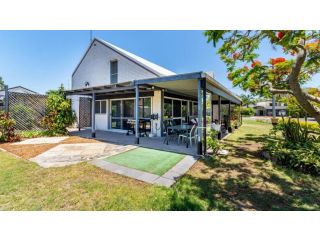 Unique Getaway 300m To Bribie Foreshore, Bongaree Guest house, Bongaree - 3