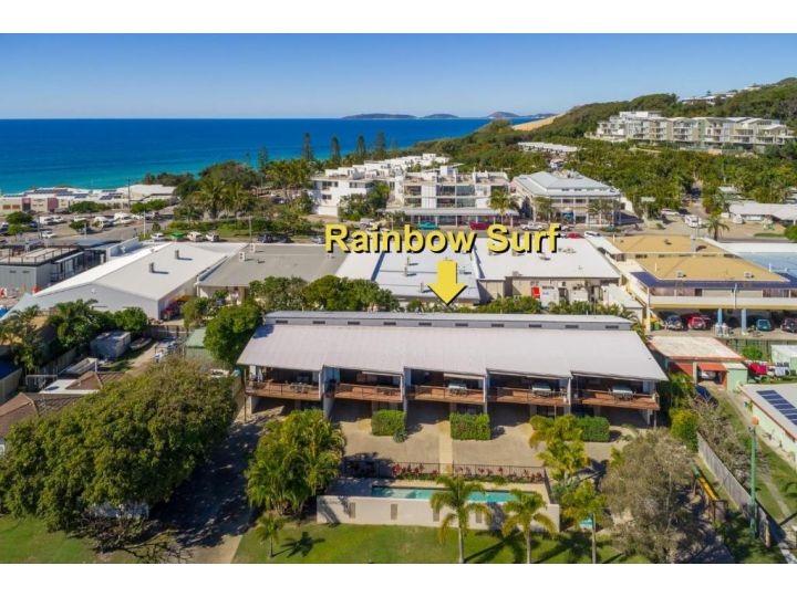 Unit 1 Rainbow Surf - Modern, two storey townhouse with large shared pool, close to beach and shop Guest house, Rainbow Beach - imaginea 13