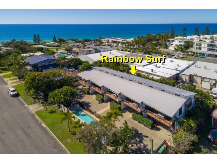 Unit 1 Rainbow Surf - Modern, two storey townhouse with large shared pool, close to beach and shop Guest house, Rainbow Beach - imaginea 16