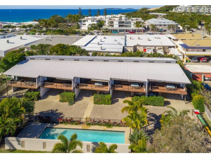 Unit 1 Rainbow Surf - Modern, two storey townhouse with large shared pool, close to beach and shop Guest house, Rainbow Beach - imaginea 19