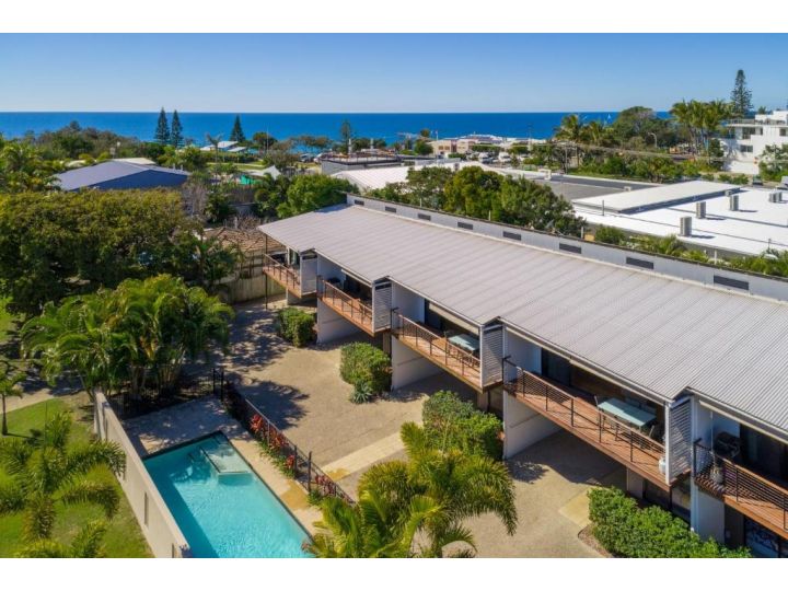 Unit 1 Rainbow Surf - Modern, two storey townhouse with large shared pool, close to beach and shop Guest house, Rainbow Beach - imaginea 20
